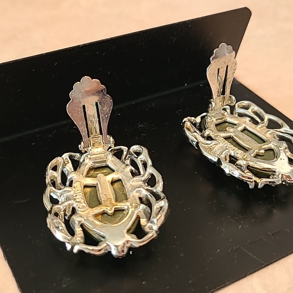 Vintage 60's Sarah Coventry Carousel Clip Earrings - Picture 7 of 9